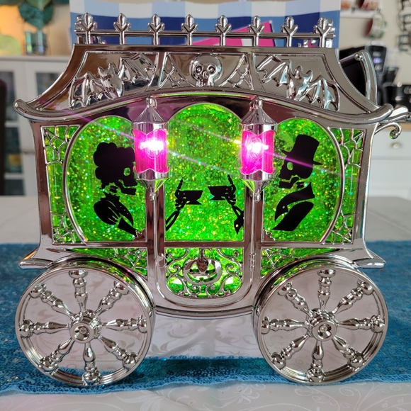 Bath and Body HALLOWEEN CARRIAGE LIGHT UP GLITTER GLOBE Candle Holder  NEW - Picture 1 of 6